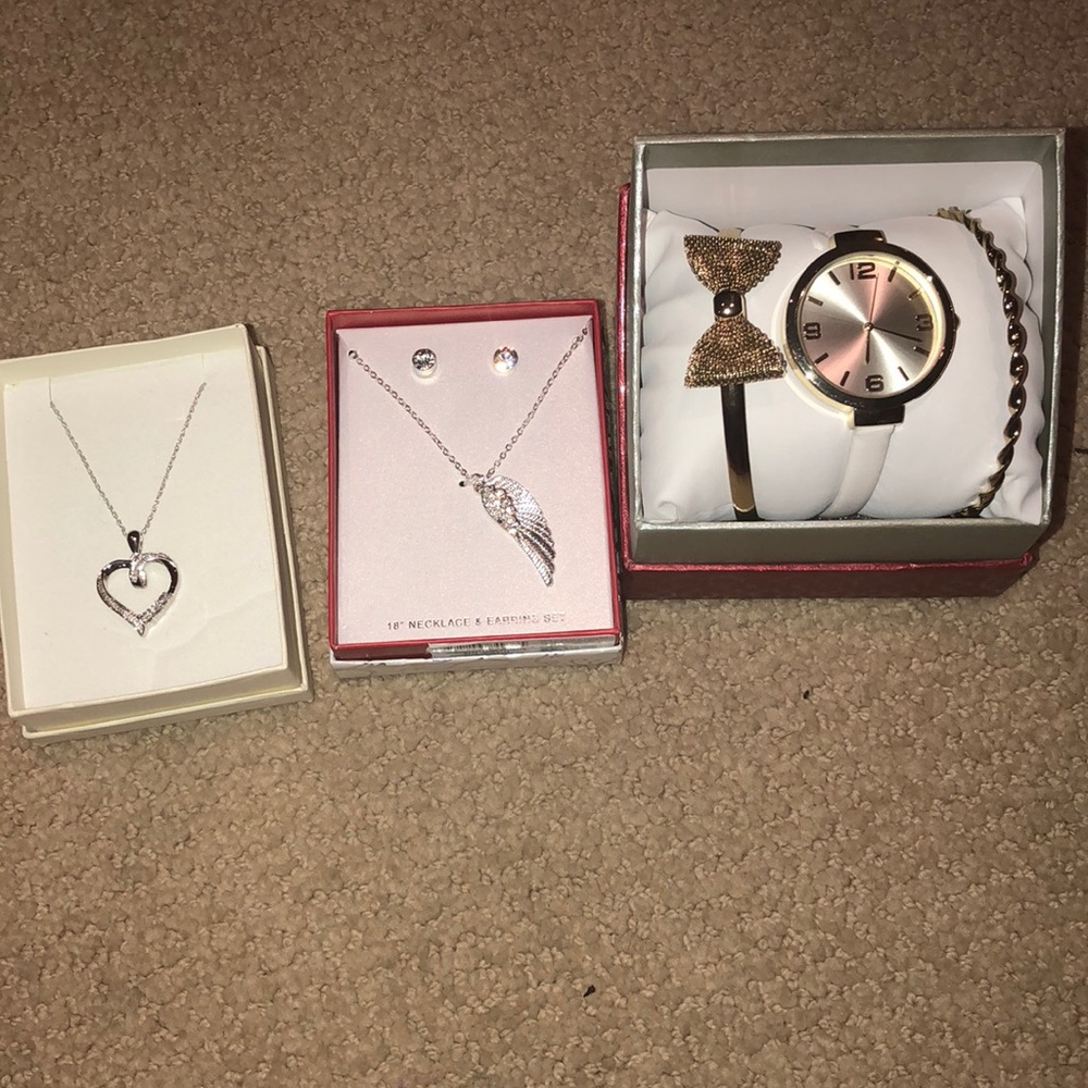 Set of three brand new jewelry items
